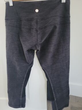 lululemon athletica Charcoal Black Cropped Performance Leggings